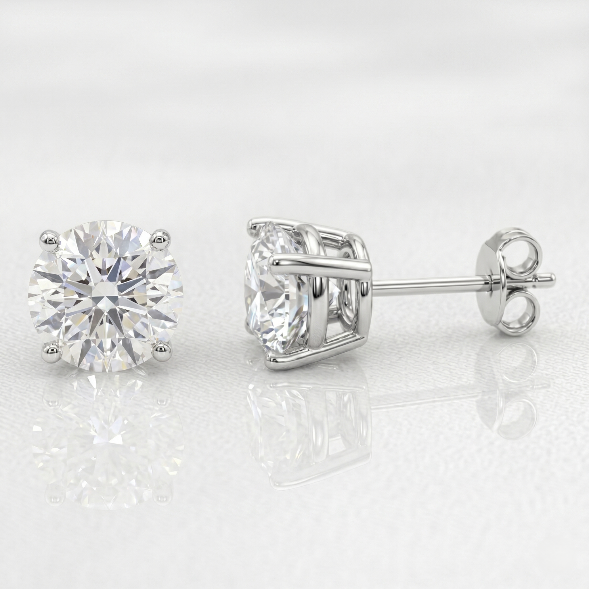 Pair of diamond stud earrings 